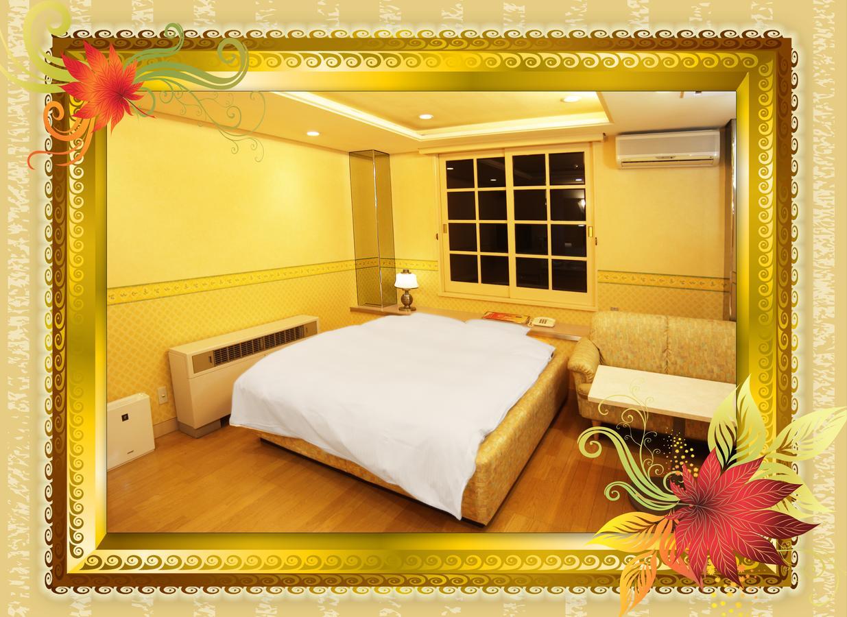Kyoto Hotel Crown (Adults Only) Екстериор снимка