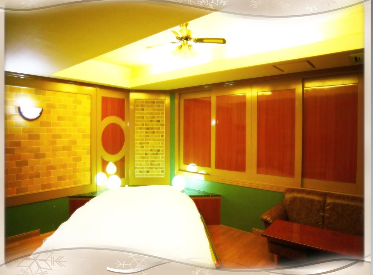 Kyoto Hotel Crown (Adults Only) Екстериор снимка